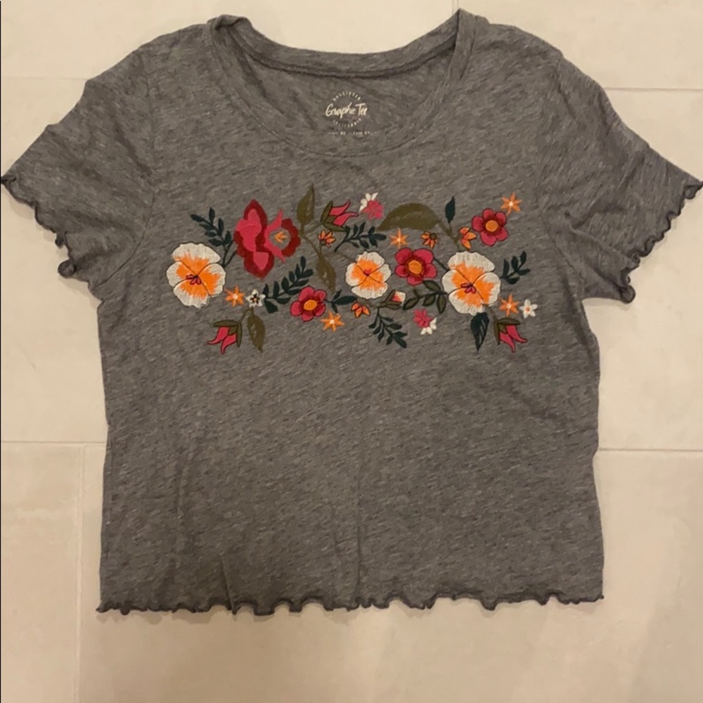 Cropped some grey tshirt